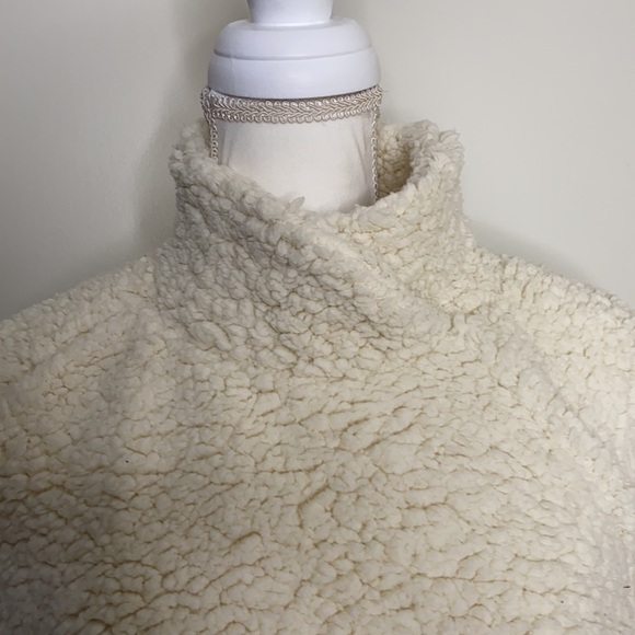 Austin Pullover- Balance Collection - Picture 6 of 12